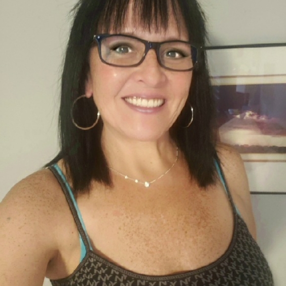 Meet your Posher, Debbie - Picture 9 of 12